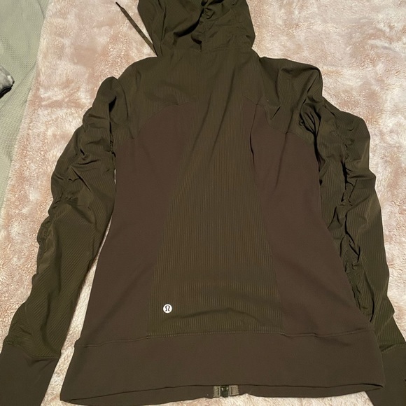 lululemon athletica Women's Olive Hooded Jacket - Picture 5 of 6